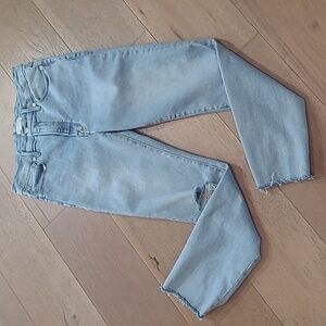 Good American Jeans Women's sz 6/28  Mid Rise Light Wash Ankle Raw Hem Denim